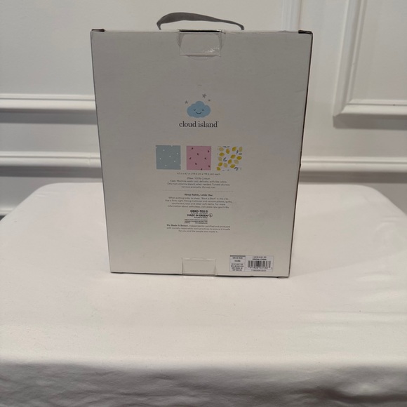 Cloud Island Muslin Blankets 3-Pack Baby Swaddles NEW - Picture 2 of 2